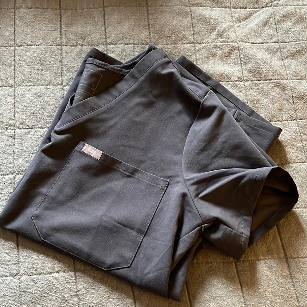 FIGS scrub top